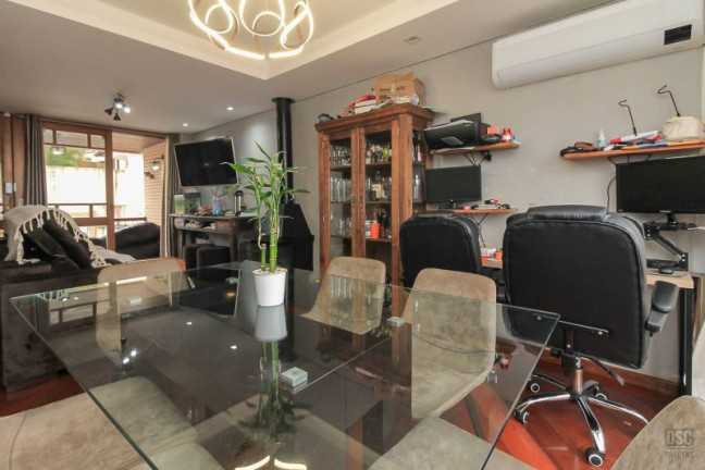 Imagem Casa com 3 Quartos à Venda, 183 m² em Ipanema - Porto Alegre Imagem Casa com 3 Quartos à Venda, 183 m² em Ipanema - Porto Alegre