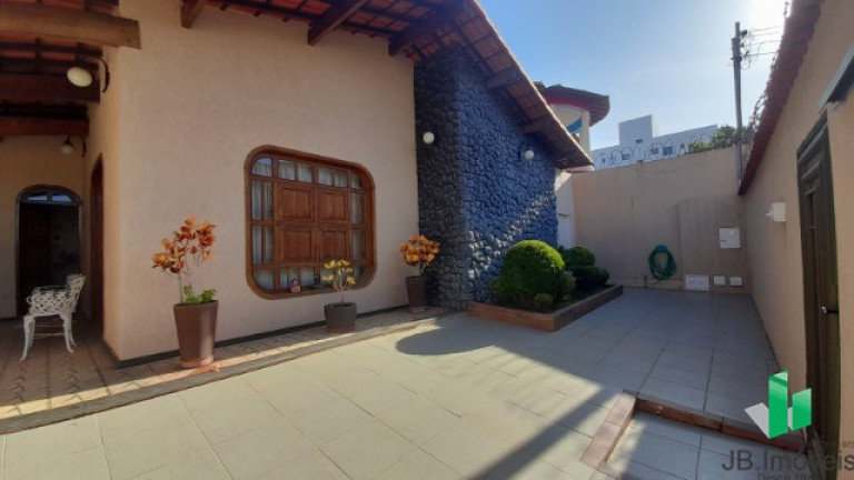 Imagem Casa com 3 Quartos à Venda, 215 m² em Todos Os Santos - Montes Claros