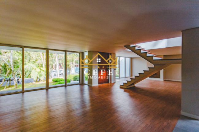 Imagem Casa com 4 Quartos à Venda, 1.096 m² em Centro - Gramado Imagem Casa com 4 Quartos à Venda, 1.096 m² em Centro - Gramado