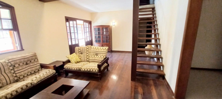 Imagem Casa com 7 Quartos à Venda, 348 m² em Comary - Teresópolis Imagem Casa com 7 Quartos à Venda, 348 m² em Comary - Teresópolis