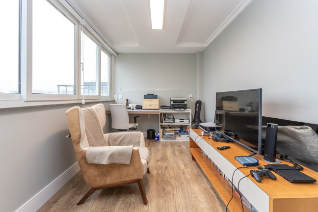 Imagem Imóvel com 3 Quartos à Venda, 220 m² em Chácara Das Pedras - Porto Alegre Imagem Imóvel com 3 Quartos à Venda, 220 m² em Chácara Das Pedras - Porto Alegre