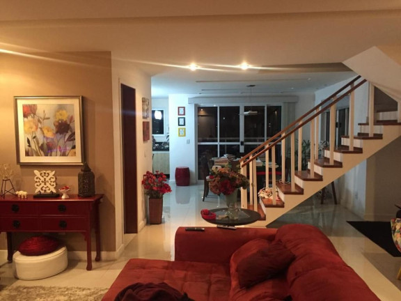 Imagem Casa com 4 Quartos à Venda, 307 m² em Tijuca - Teresópolis Imagem Casa com 4 Quartos à Venda, 307 m² em Tijuca - Teresópolis