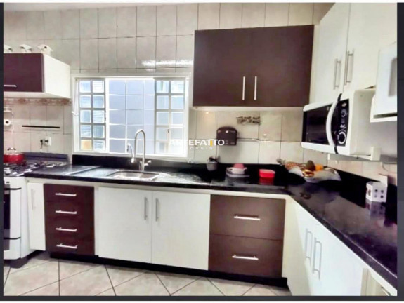 Casa com 2 Quartos à Venda, 210 m²