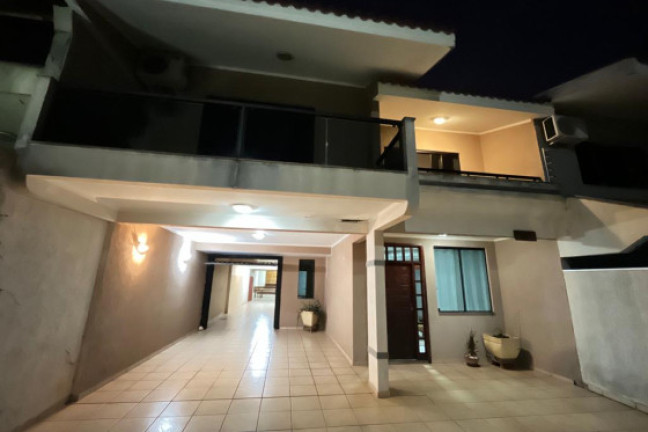 Sobrado à Venda, 240 m² em Jardim América I - Umuarama