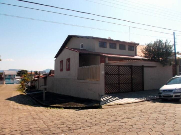 Sobrado com 5 Quartos à Venda, 315 m² em Centro - Peruíbe