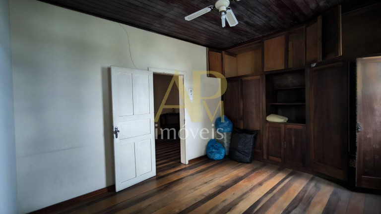 Imagem Casa com 4 Quartos à Venda, 290 m² em Centro - São José