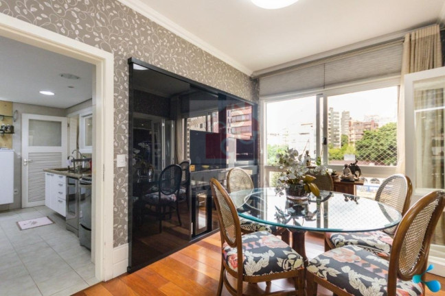 Imagem Apartamento com 3 Quartos à Venda, 222 m² em Auxiliadora - Porto Alegre Imagem Apartamento com 3 Quartos à Venda, 222 m² em Auxiliadora - Porto Alegre