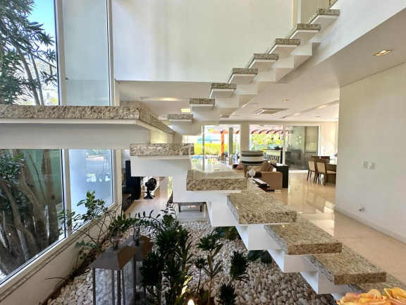 Imagem Casa com 3 Quartos à Venda, em América - Joinville Imagem Casa com 3 Quartos à Venda, em América - Joinville