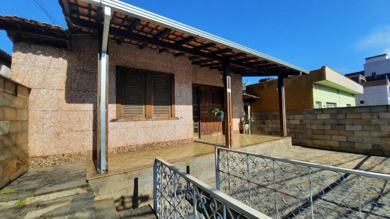 Imagem Casa com 4 Quartos à Venda, 235 m² em Barreiro - Belo Horizonte