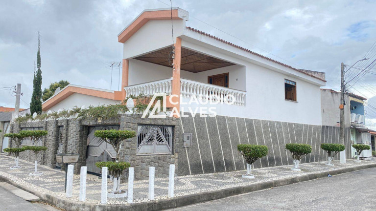 Casa com 4 Quartos à Venda, 392 m² em Jardim Cruzeiro - Feira De Santana