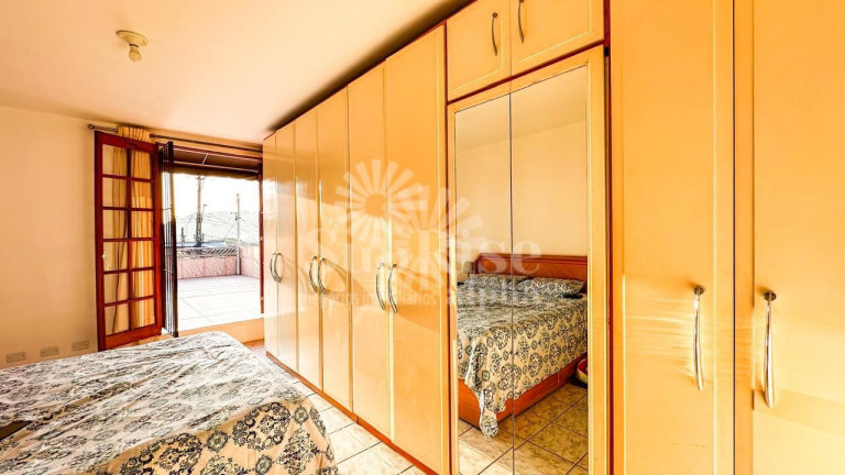 Imagem Casa com 3 Quartos à Venda, 180 m² em Vila Pirajussara - São Paulo