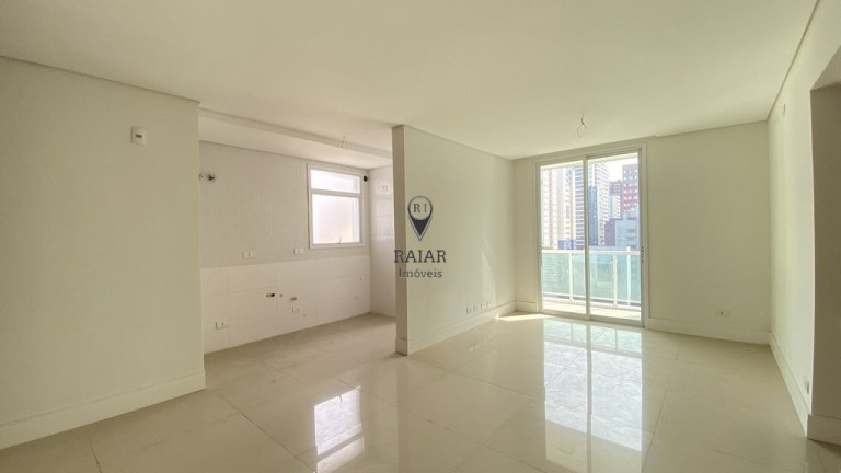 Imagem Apartamento com 2 Quartos à Venda,  em Champagnat - Curitiba