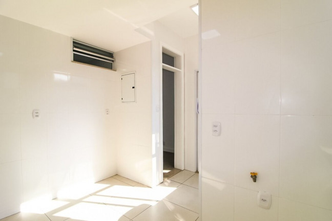 Imagem Imóvel com 2 Quartos à Venda, 72 m² em Copacabana - Rio De Janeiro Imagem Imóvel com 2 Quartos à Venda, 72 m² em Copacabana - Rio De Janeiro