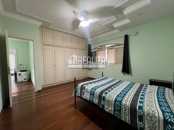 Imagem Sobrado com 4 Quartos à Venda, 337 m² em Vila Olímpica - Uberaba Imagem Sobrado com 4 Quartos à Venda, 337 m² em Vila Olímpica - Uberaba