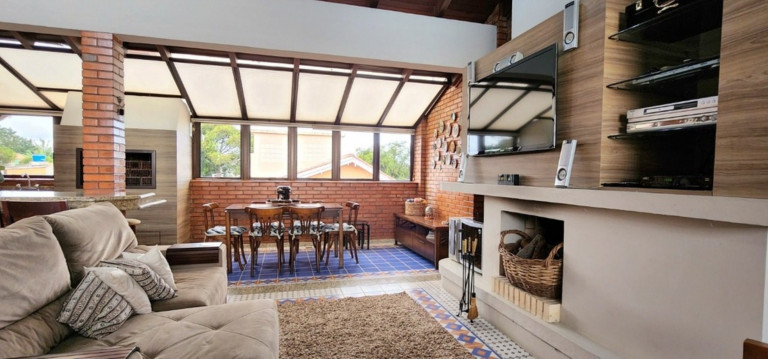 Imagem Imóvel com 3 Quartos à Venda, em Cristal - Porto Alegre Imagem Imóvel com 3 Quartos à Venda, em Cristal - Porto Alegre