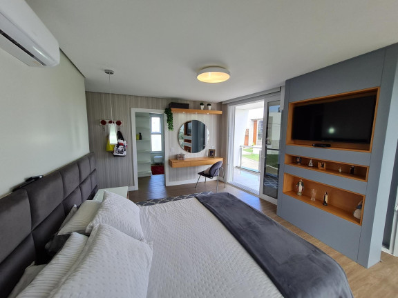 Casa de Condomínio com 3 Quartos à Venda, 331 m² em Camobi - Santa Maria