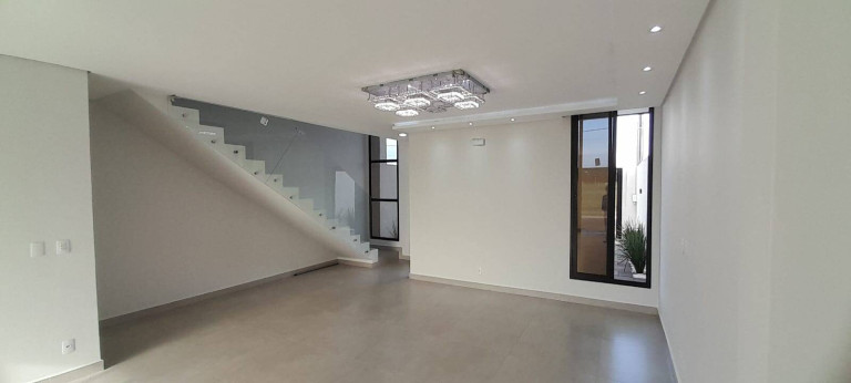 Sobrado com 3 Quartos à Venda, 130 m² em Recanto Tropical - Cascavel