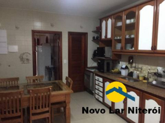 Casa com 4 Quartos à Venda, 205 m² em Itaipu - Niterói