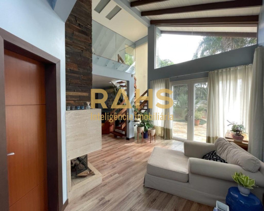 Imagem Casa com 3 Quartos à Venda, 1.365 m² em São Marcos - Joinville Imagem Casa com 3 Quartos à Venda, 1.365 m² em São Marcos - Joinville