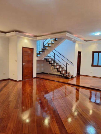Sobrado com 3 Quartos à Venda, 250 m² em Urbanova - São José Dos Campos