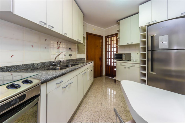 Imóvel com 3 Quartos à Venda,  em Vila Bertioga - São Paulo