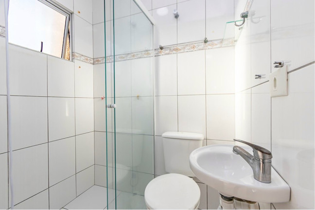 Imagem Casa com 2 Quartos à Venda, 130 m² em Uberaba - Curitiba