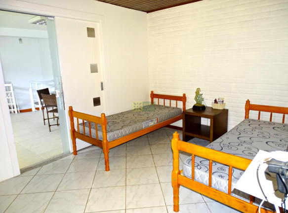 Imagem Casa com 4 Quartos à Venda, 215 m² em Centro - Porto Belo Imagem Casa com 4 Quartos à Venda, 215 m² em Centro - Porto Belo