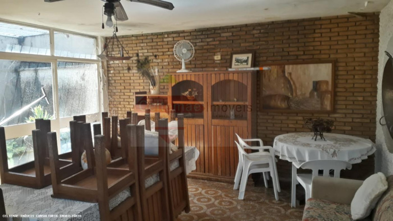 Imagem Casa com 4 Quartos à Venda, 176 m² em Centro - Taubaté Imagem Casa com 4 Quartos à Venda, 176 m² em Centro - Taubaté