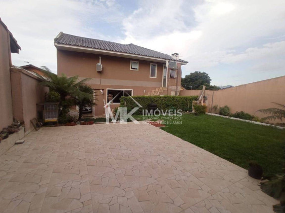 Sobrado com 5 Quartos à Venda, 245 m² em Piraquara