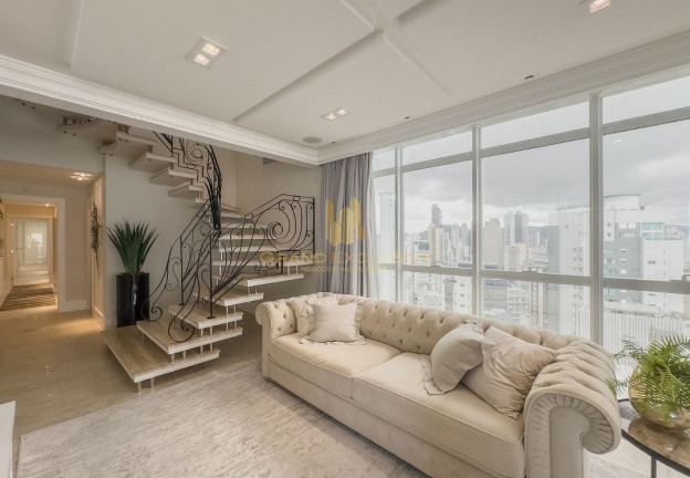 Imagem Cobertura com 3 Quartos à Venda, 273 m² em Centro - Balneário Camboriú