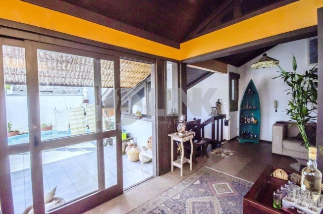 Imagem Imóvel com 3 Quartos à Venda, 207 m² em Menino Deus - Porto Alegre Imagem Imóvel com 3 Quartos à Venda, 207 m² em Menino Deus - Porto Alegre
