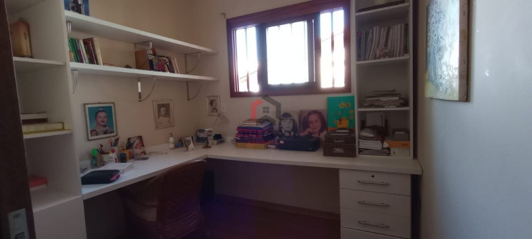 Imagem Casa com 3 Quartos à Venda, 212 m² em Nonoai - Porto Alegre