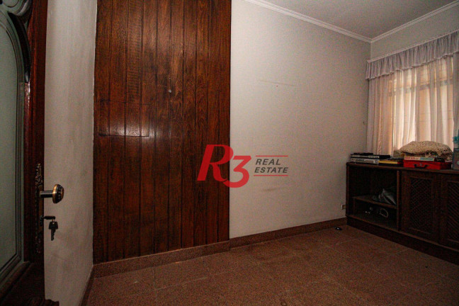 Imagem Sobrado com 3 Quartos para Alugar, 230 m² em Gonzaga - Santos