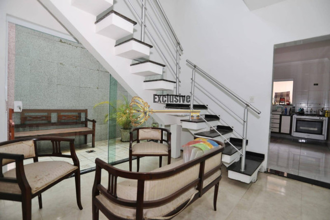 Imagem Sobrado com 3 Quartos à Venda, 210 m² em Vila Humaitá - Santo André