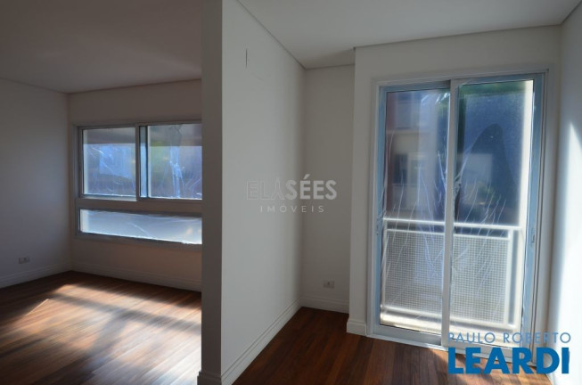 Imagem Sobrado com 4 Quartos à Venda, 321 m² em Vila Morumbi - São Paulo