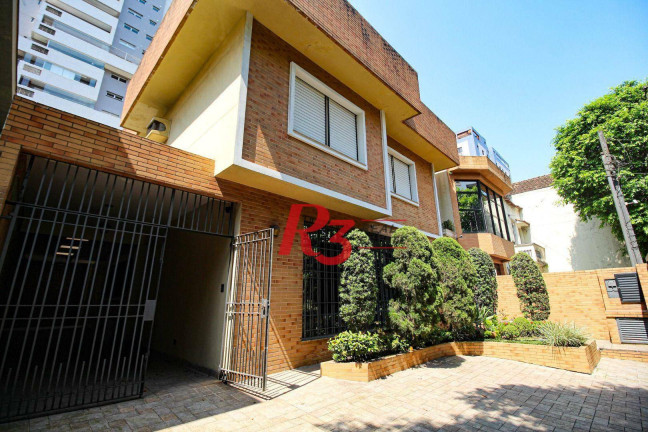 Sobrado com 3 Quartos para Alugar, 230 m² em Gonzaga - Santos