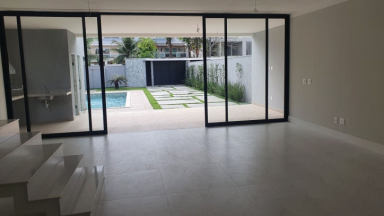 Imagem Casa com 6 Quartos à Venda, 380 m² em Barra Da Tijuca - Rio De Janeiro Imagem Casa com 6 Quartos à Venda, 380 m² em Barra Da Tijuca - Rio De Janeiro