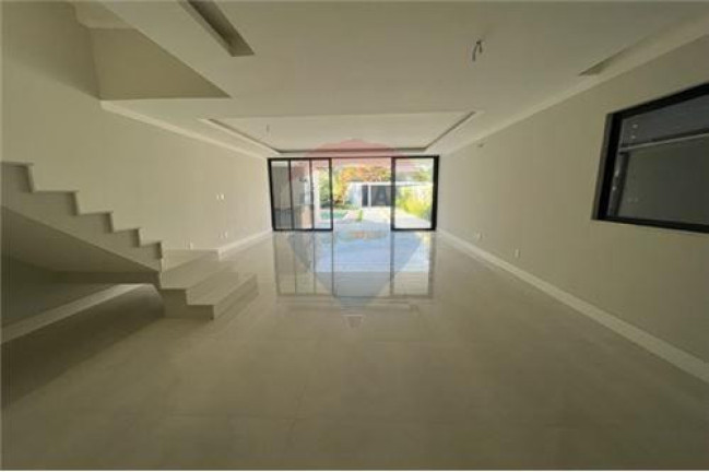 Imagem Casa de Condomínio com 5 Quartos à Venda, 360 m² em Barra Da Tijuca - Rio De Janeiro Imagem Casa de Condomínio com 5 Quartos à Venda, 360 m² em Barra Da Tijuca - Rio De Janeiro