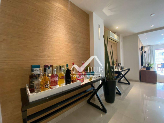 Imagem Apartamento com 3 Quartos à Venda, 227 m² em Embaré - Santos