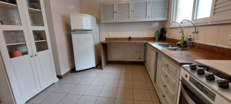 Imagem Apartamento com 4 Quartos à Venda, 142 m² em Algodoal - Cabo Frio