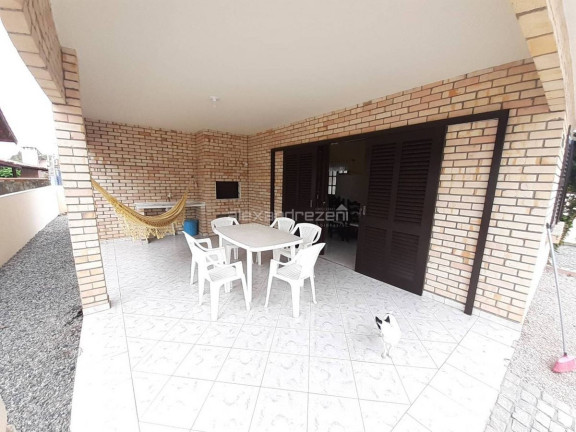 Imagem Casa com 2 Quartos para Temporada, 55 m² em Bombas - Bombinhas Imagem Casa com 2 Quartos para Temporada, 55 m² em Bombas - Bombinhas