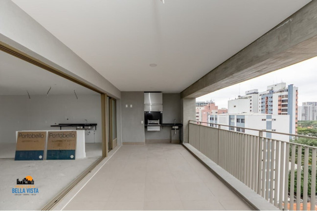 Apartamento com 3 Quartos à Venda,  em Moema - São Paulo