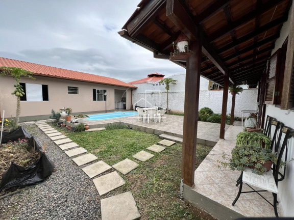 Imagem Casa com 3 Quartos à Venda, 440 m² em São João Do Rio Vermelho - Florianópolis Imagem Casa com 3 Quartos à Venda, 440 m² em São João Do Rio Vermelho - Florianópolis