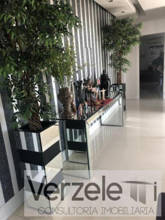 Imagem Casa com 6 Quartos para Temporada, 800 m² em Centro - Balneário Camboriú Imagem Casa com 6 Quartos para Temporada, 800 m² em Centro - Balneário Camboriú
