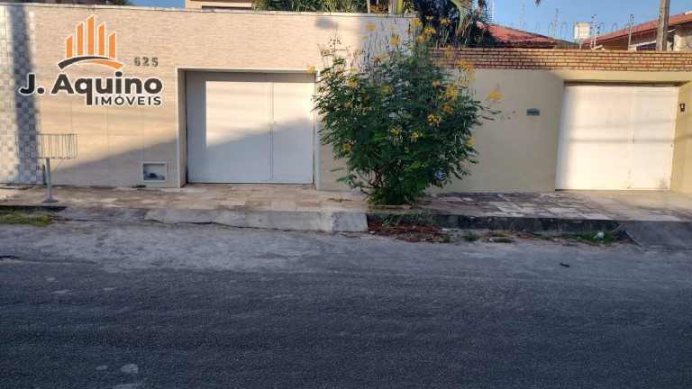 Imagem Casa com 3 Quartos à Venda, em Sapiranga - Fortaleza Imagem Casa com 3 Quartos à Venda, em Sapiranga - Fortaleza