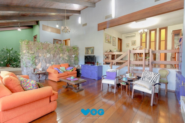 Imagem Casa com 3 Quartos à Venda, 344 m² em Chácara Das Pedras - Porto Alegre