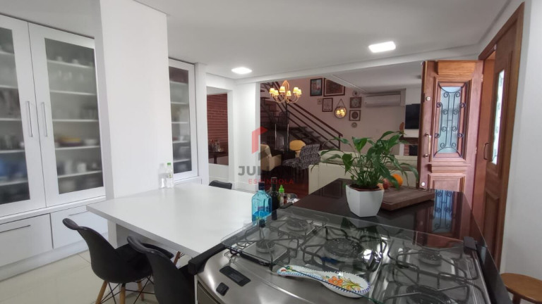 Imagem Casa com 4 Quartos à Venda, 198 m² em Jardim Itu - Porto Alegre