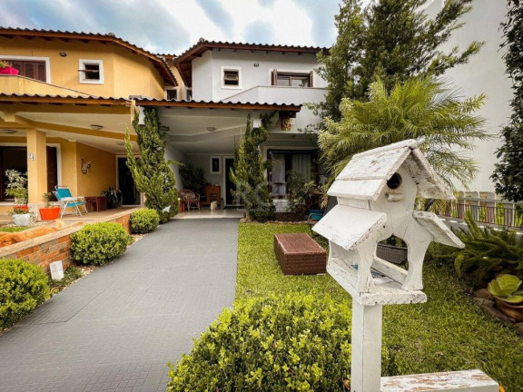Casa com 3 Quartos à Venda,  em Hípica - Porto Alegre