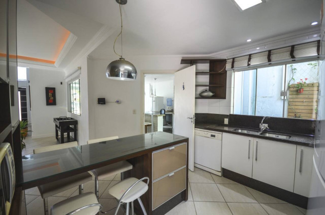 Imagem Casa com 4 Quartos para Temporada,  em Mariscal - Bombinhas
