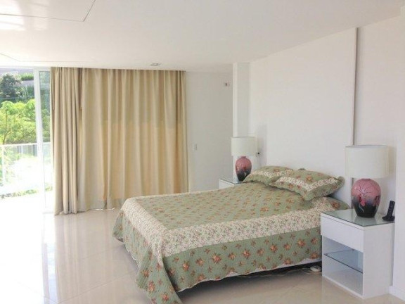 Imagem Casa com 3 Quartos à Venda, 496 m² em Golf Village - Carapicuíba